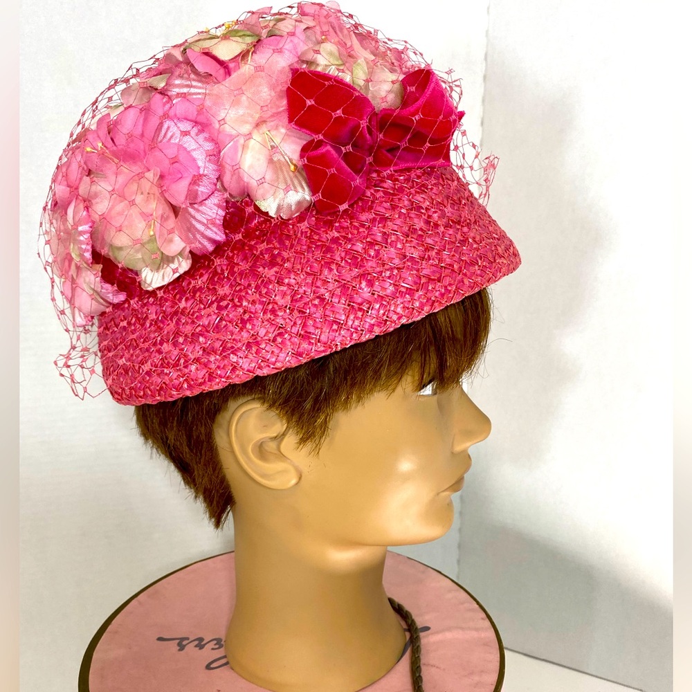 Cello straw 1950s vintage hat, silk flowers and pink netting Great condition